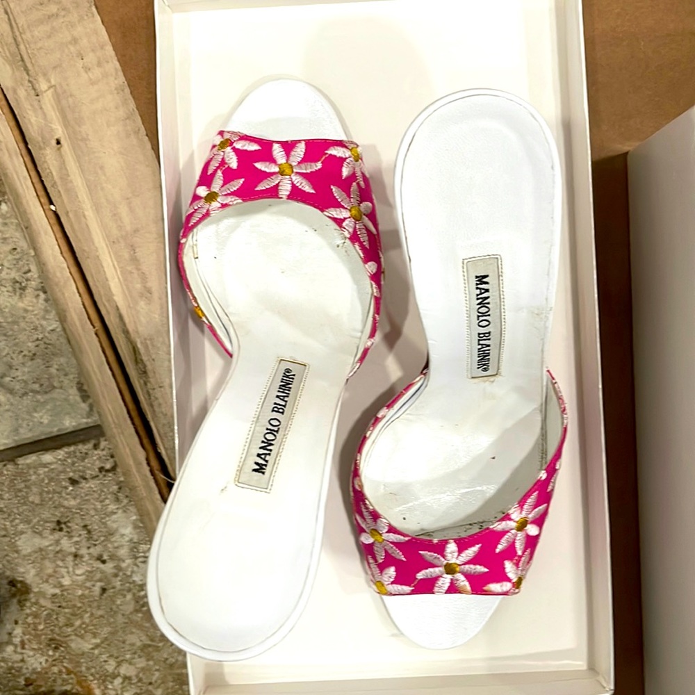 Manolo Blahnik Daisy high heel sandals sz 37.5